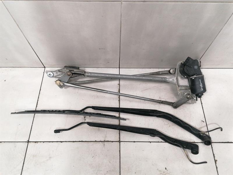 Chevrolet Corvette (C6) Chevrolet Corvette C6 Front Wiper Linkage 25820788 Wiper Motor Front