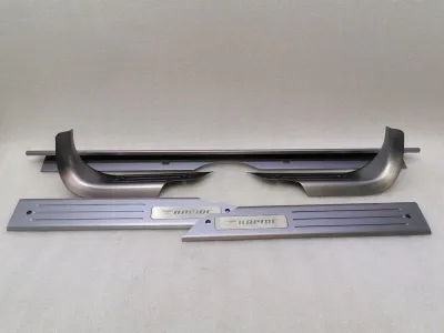 Aston Martin Rapid 10-14 dörrtröskelsats AD43-132A12-AAW dörrtröskelsats