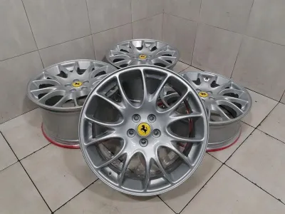 Ferrari 599 GTB Fiorano Pakiet 612 Zestaw felg aluminiowych 213595 Felga aluminiowa 213596