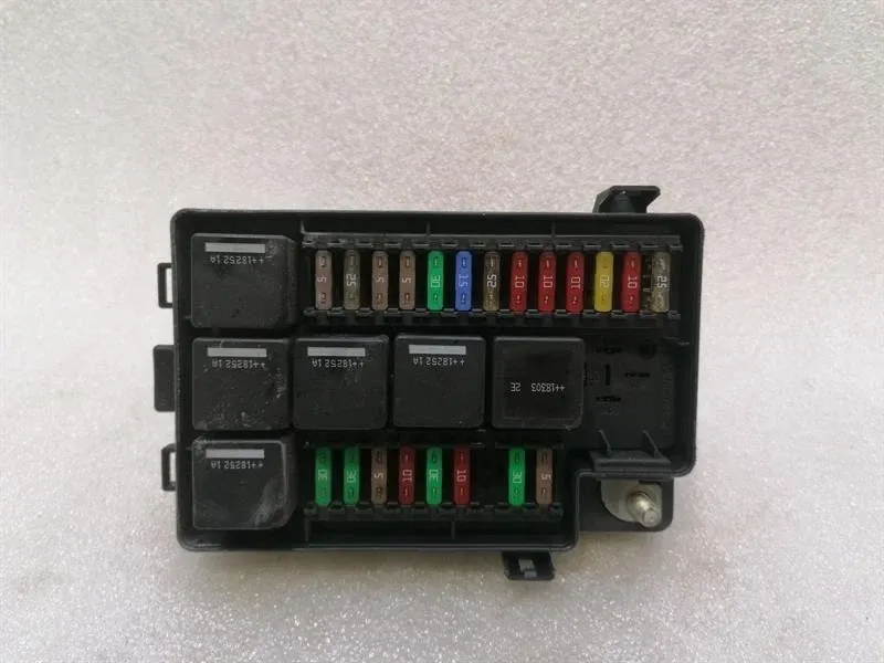 Aston Martin Rapid AMR Fuse Box AD43-14A074-AA Fuse Box