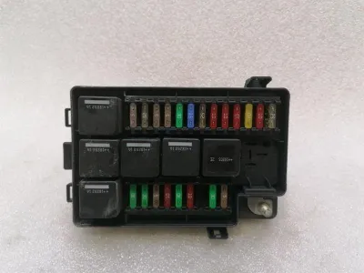 Aston Martin Rapid AMR Fuse Box AD43-14A074-AA Fuse Box