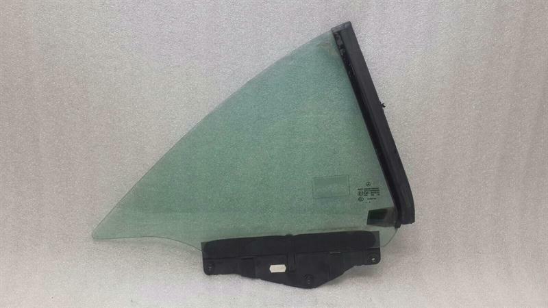 Mercedes-Benz A (W169) Mercedes R230 right rear 1/4 glass A2306700210 door window 1/4 rear right Body type: Convertible
Fuel: Petrol