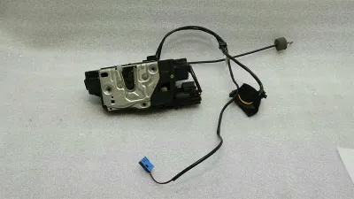 Mercedes W219 CLS RLH dörrlås A2197300735 dörrlås bak vänster keyless go