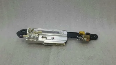 Mercedes R230 Pałąk bezpieczeństwa hydrauliczny RE A2308600235 Pałąk bezpieczeństwa hydrauliczny prawy