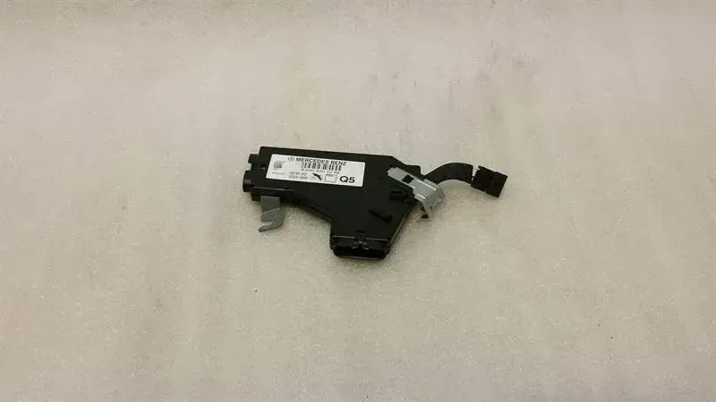 Mercedes-Benz A (W169) Mercedes SL R230 aerial / antenna A2308201489 antenna Body type: Convertible
Fuel: Petrol