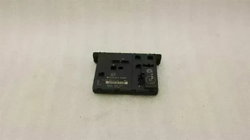 Mercedes-Benz A (W169) Mercedes SL R230 left door module A2308205726 door control unit left Body type: Convertible
Fuel: Petrol