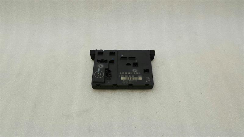 Mercedes-Benz A (W169) Mercedes SL R230 right door module A2308205826 door control unit right Body type: Convertible
Fuel: Petrol