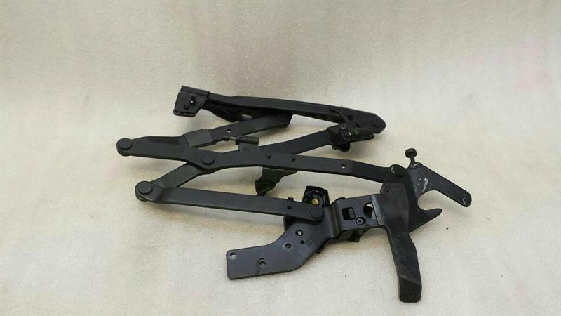 Mercedes-Benz CLA (C174 / C178) Mercedes SL R230 right boot hinge A2307500251 tailgate hinge right Body type: Convertible
Fuel: Petrol