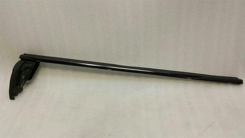 Mercedes-Benz CLA (C174 / C178) Mercedes SL R230 Right Door Body Moulding A2307200224 Bar Right Body type: Convertible
Fuel: Petrol