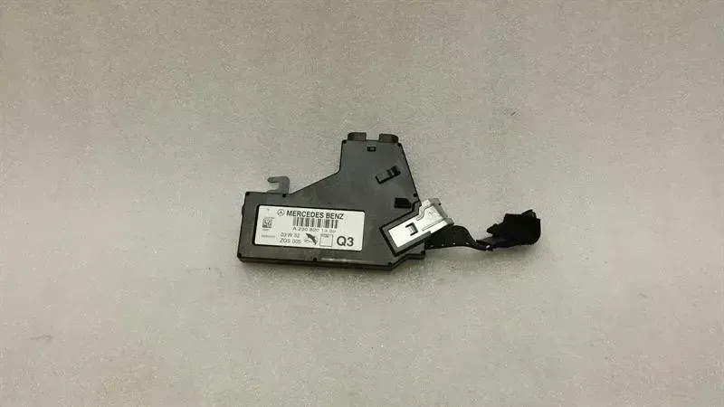 Mercedes-Benz CLA (C174 / C178) Mercedes SL R230 Aerial / Antenna A2308201389 Antenna Right Amplifier Body type: Convertible
Fuel: Petrol