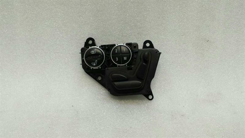 Mercedes-Benz CLA (C174 / C178) Mercedes SL R230 right seat switch A2308211251 seat switch right. Body type: Convertible
Fuel: Petrol