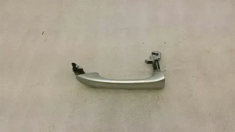 Mercedes-Benz CLS (C219) Mercedes CLS W219 Rear Right Door Handle A2197600670 Door Handle Rear Right Body type: Saloon
Fuel: Petrol