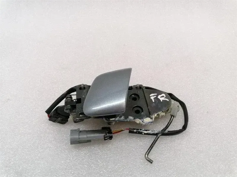 Ferrari 550 Maranello F133 door handle 64715600 RH door handle Brand/Model: FERRARI 550 MARANELLO F133
Engine:...