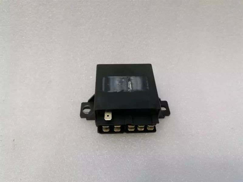 Ferrari 550 Maranello F133 electronic module 253060 windshield wiper control unit Brand/Model: FERRARI 550 MARANELLO F133
Engine:...