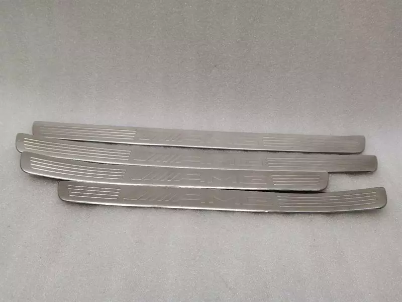 Mercedes-Benz A (W176) Mercedes S-Class W222 AMG Door Sill Set A2226808735 Entry Bar Set Body type: Saloon
Fuel: Petrol