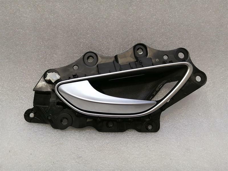 Mercedes-Benz A (W176) Mercedes S-Class W222 FLH Door Inner Handle A2227600161 Interior Door Handle Front Li Body type: Saloon
Fuel: Petrol