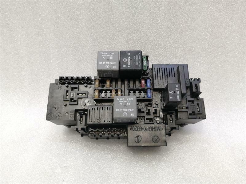 Mercedes-Benz A (W176) Mercedes S-Class W222 Fuse Box A2229063202 Fuse Box Body type: Saloon
Fuel: Petrol