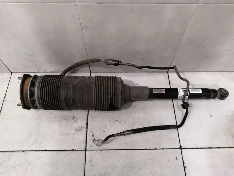 Mercedes-Benz A (W176) Mercedes S63 AMG W222 ABC Shock Absorber Rear A2223206513 Shock Absorber Rear Body type: Saloon
Fuel: Petrol