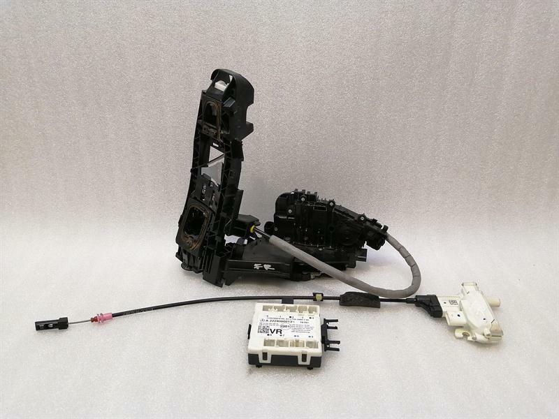 Mercedes-Benz A (W176) Mercedes S-Class W222 FRH door lock A0997200601 door lock front right Body type: Saloon
Fuel: Petrol