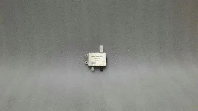 Mercedes SL R230 Aerial / Antenna A2208271842 Antenna Amplifier