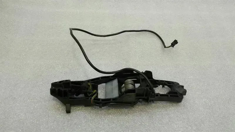Mercedes-Benz CLS (C219) Mercedes W219 CLS RLH handle carrier A2117600334 door handle carrier HL keyless GO Body type: Saloon
Fuel: Petrol