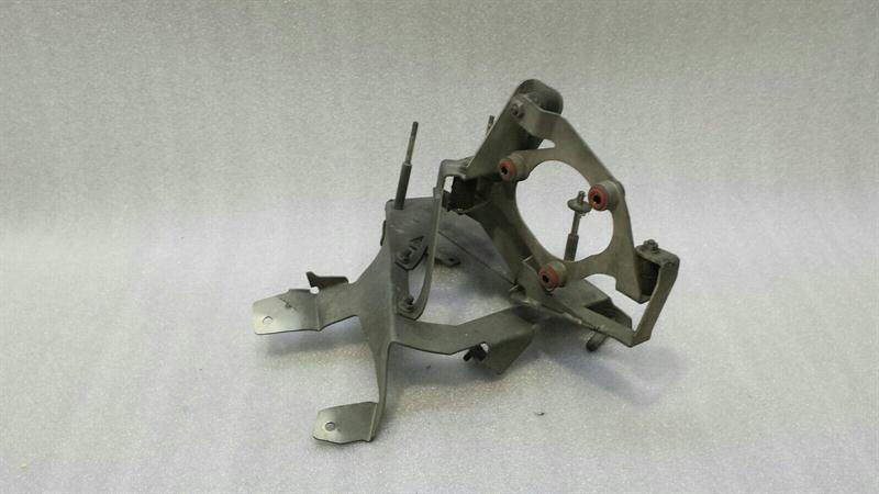 Mercedes-Benz CLS (C219) Mercedes CLS55 AMG W219 holder bracket A2112370440 holder carrier M113 Body type: Saloon
Fuel: Petrol