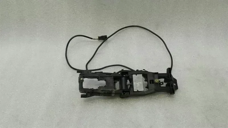 Mercedes-Benz CLS (C219) Mercedes CLS W219 Front Right Handle Carrier A2117600234 Door Handle Carrier Front Body type: Saloon
Fuel: Petrol
