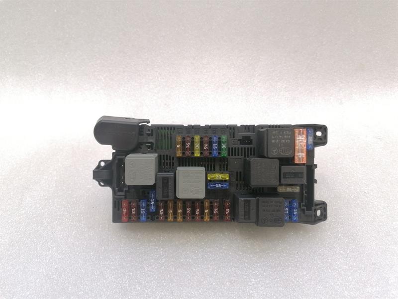 Mercedes-Benz CLS (C219) Mercedes CLS W219 Fuse Box A2115454401 Fuse Box SAM Body type: Saloon
Fuel: Petrol