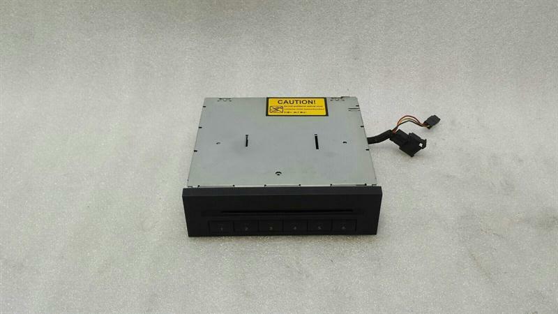 Mercedes-Benz CLS (C219) Mercedes CLS W219 CD Changer A2118703889 CD Changer Body type: Saloon
Fuel: Petrol