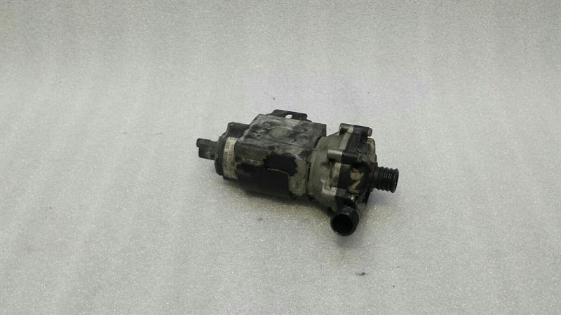Mercedes-Benz CLS (C219) Mercedes CLS W219 additional cooling pump A0005000386 coolant pump pump AMG Body type: Saloon
Fuel: Petrol