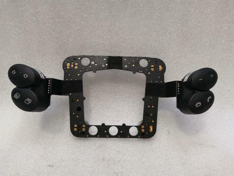 Mercedes-Benz CLS (C219) Mercedes CLS W219 MFL steering wheel switch A2308202310 steering wheel switch set Body type: Saloon
Fuel: Petrol