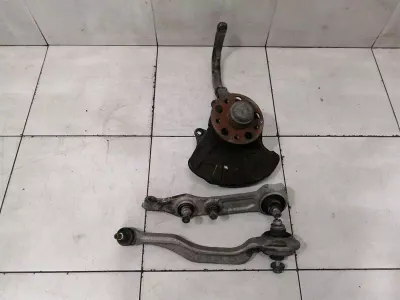 Moyeu avant droit Mercedes CLS55 AMG W219 A2113305220 Boîtier de roulement de roue avant droit