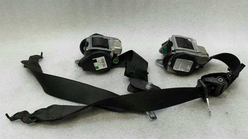 Mercedes-Benz CLS (C219) Mercedes CLS W219 front seat belt pair A2118608285 seat belt belt front Body type: Saloon
Fuel: Petrol