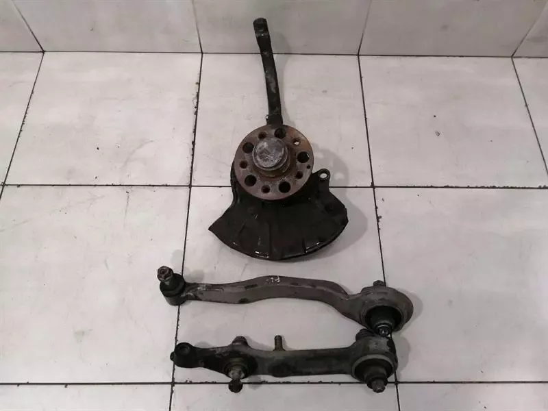 Mercedes CLS55 AMG W219 Left Front Hub A2113305120 Wheel Bearing Housing Front Left
