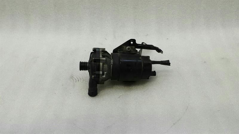 Mercedes-Benz CLS (C219) Mercedes CLS55 AMG W219 Additional Cooling Pump A0005000386 Coolant Pump Body type: Saloon
Fuel: Petrol