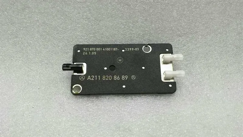 Mercedes-Benz CLS (C219) Mercedes CLS W219 Aerial / Antenna A2118208689 Antenna Amplifier Body type: Saloon
Fuel: Petrol
