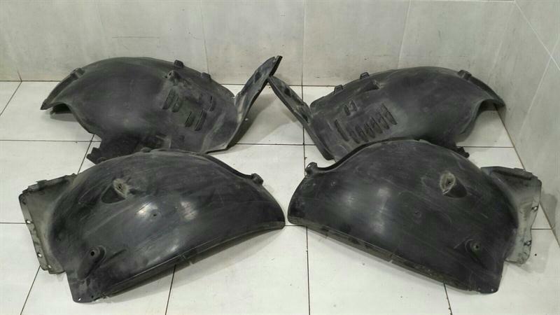 Mercedes-Benz CLS (C219) Mercedes CLS W219 wheel arch liner plastic front set wheel arch cover front set Body type: Saloon
Fuel: Petrol