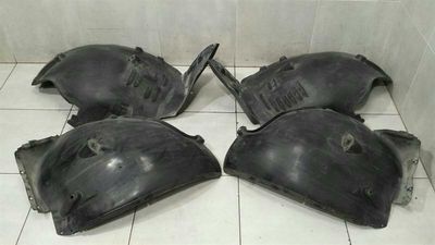 Mercedes CLS W219 riteņu arkas uzliku plastmasas priekšējais komplekts riteņu arkas vāka priekšējais komplekts