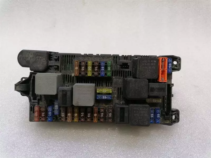 Mercedes-Benz CLS (C219) Mercedes CLS W219 Fuse Box A2115454401 Fuse Box SAM Body type: Saloon
Fuel: Petrol