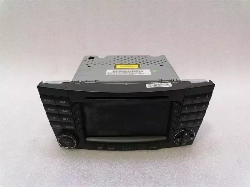 Mercedes CLS W219 Navigation Monitor A2118202797 Display Image Shirt COMMAND US