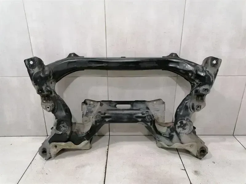 Mercedes-Benz CLS (C219) Mercedes CLS W219 Beam Subframe Front A2116201587 Front Axle Beam Body type: Saloon
Fuel: Petrol