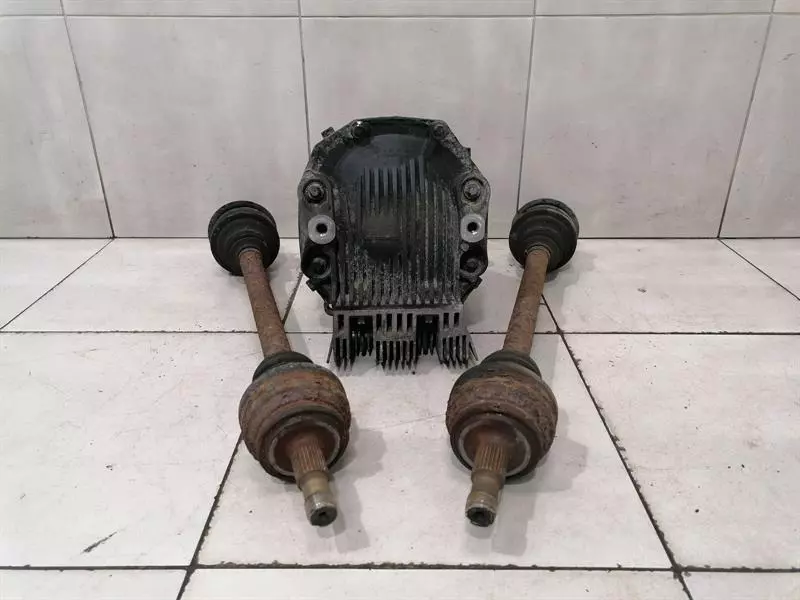 Mercedes-Benz CLS (C219) Mercedes CLS W219 Rear Diff + SHAFTS A2113507362 Differential Rear Set Body type: Saloon
Fuel: Petrol