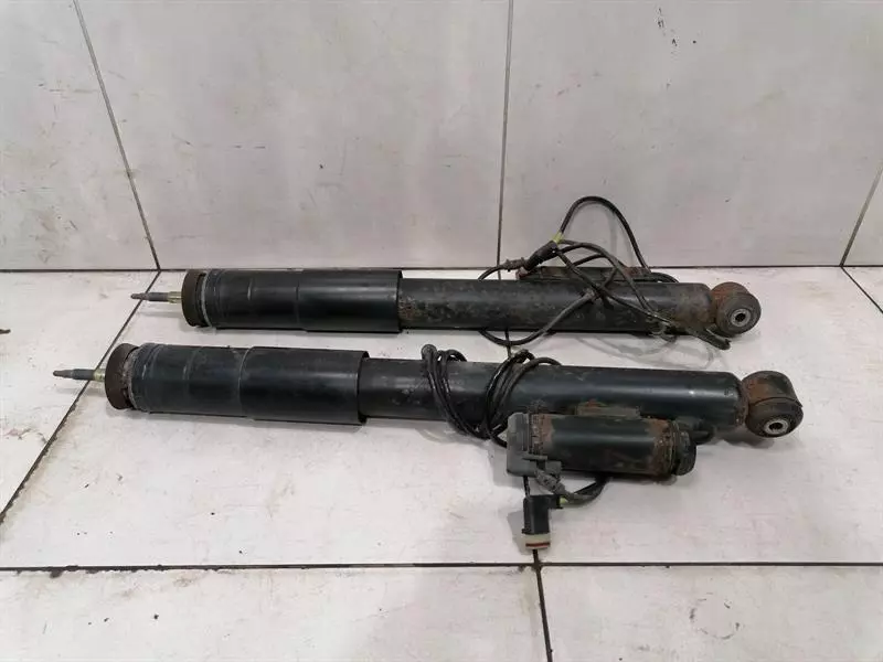 Mercedes-Benz CLS (C219) Mercedes CLS W219 shock absorber rear A2113262700 shock absorber rear Body type: Saloon
Fuel: Petrol