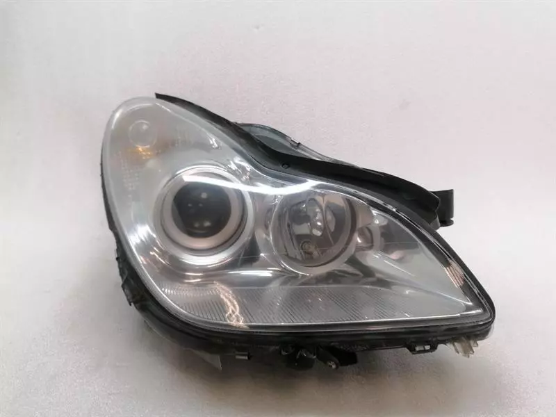 Mercedes-Benz CLS (C219) Mercedes CLS W219 Right Headlight A2198204461 Headlight Right Body type: Saloon
Fuel: Petrol