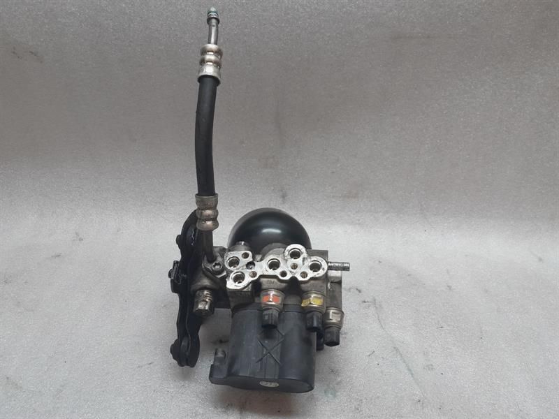 Mercedes S63 AMG W221 front ABC hydraulic valve A2213200258 hydraulic valve