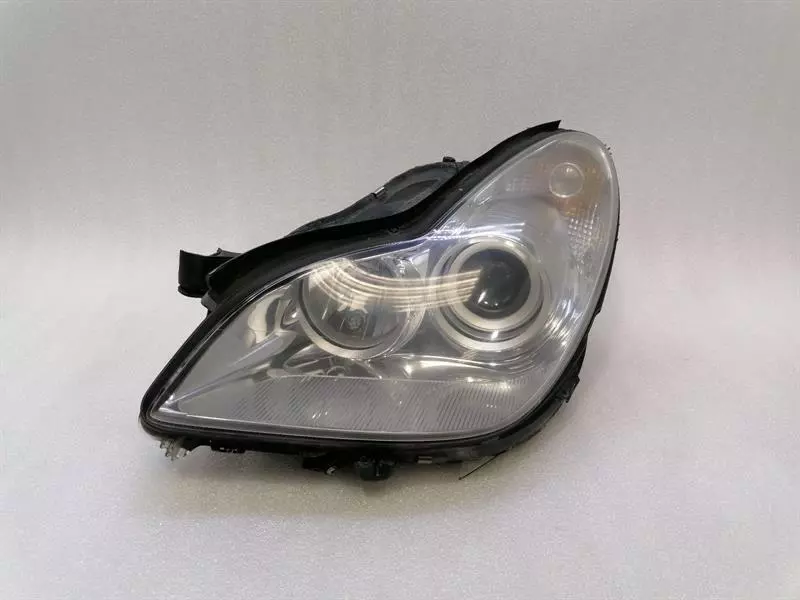 Mercedes-Benz CLS (C219) Mercedes CLS W219 Left Headlight A2198201161 Headlights Left BRACKET DEFECT Body type: Saloon
Fuel: Petrol