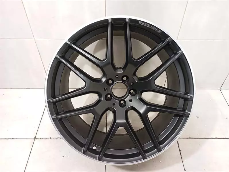 Mercedes-Benz ML / GLE (W166) Mercedes GLE W292 C292 Alloy Wheel A2924012500 7X21 Rear Axle Alloy Wheel R21 Body type: SUV
Fuel: Petrol