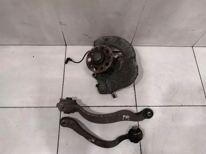 Mercedes-Benz A (W176) Mercedes E Class W212 E63 AMG FRH Hub A2123300220 Wheel Bearing Housing Front Right Body type: Saloon
Fuel: Petrol