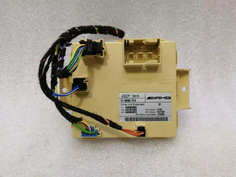 Mercedes-Benz A (W176) Mercedes E Class W212 Drive Unit Module A0009009903 Control Unit AMG E63 MOPF Body type: Saloon
Fuel: Petrol