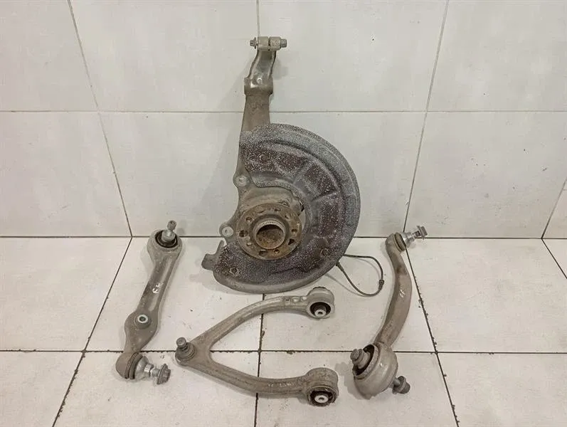 Mercedes CL W217 Right Front Hub A2223322001 Wheel Bearing Housing Front Right AMG